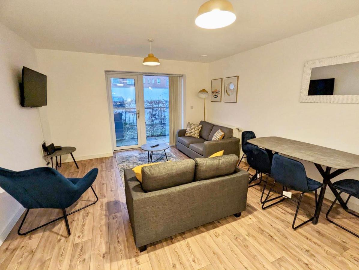 פורטסמות' Spacious 2 Bed Ground Floor Apartment, Free Parking, Close To Historic Dockyard & Gunwharf Quays מראה חיצוני תמונה