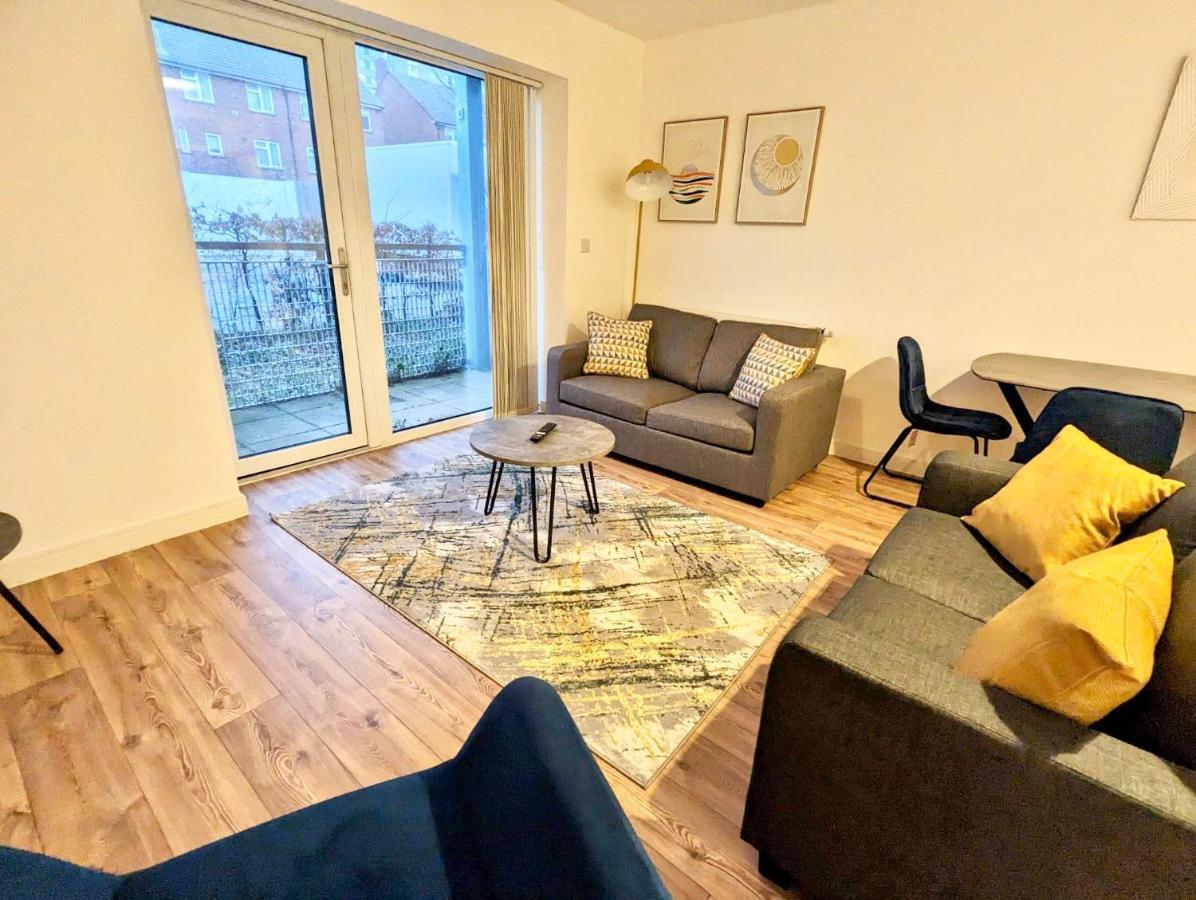 פורטסמות' Spacious 2 Bed Ground Floor Apartment, Free Parking, Close To Historic Dockyard & Gunwharf Quays מראה חיצוני תמונה