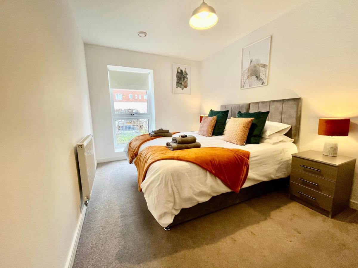 פורטסמות' Spacious 2 Bed Ground Floor Apartment, Free Parking, Close To Historic Dockyard & Gunwharf Quays מראה חיצוני תמונה